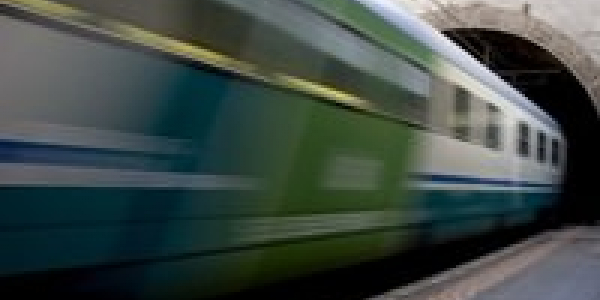 Treno travolge un uomo ancora!